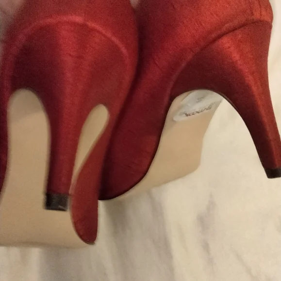 Gorgeous shantung silk Nine West heels 👠  ❤️ - Picture 3 of 4